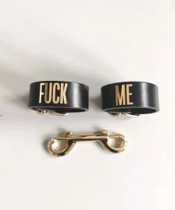 Provocater PROVOCATEUR - Leren Tekst Cuffs "FUCK ME" - Leren Handboeien Met Tekst - Leren Armbanden Set Met Test - Sexy Cadeau Idee - Kinky Cadeau - Leren Boeien Met Text - Echt Leer Zwart Met Goud 10 Provocater PROVOCATEUR - Leren Tekst Cuffs "FUCK ME" - Leren Handboeien Met Tekst - Leren Armbanden Set Met Test - Sexy Cadeau Idee - Kinky Cadeau - Leren Boeien Met Text - Echt Leer Zwart Met Goud -Cottelli Collection Shop 550x550 37